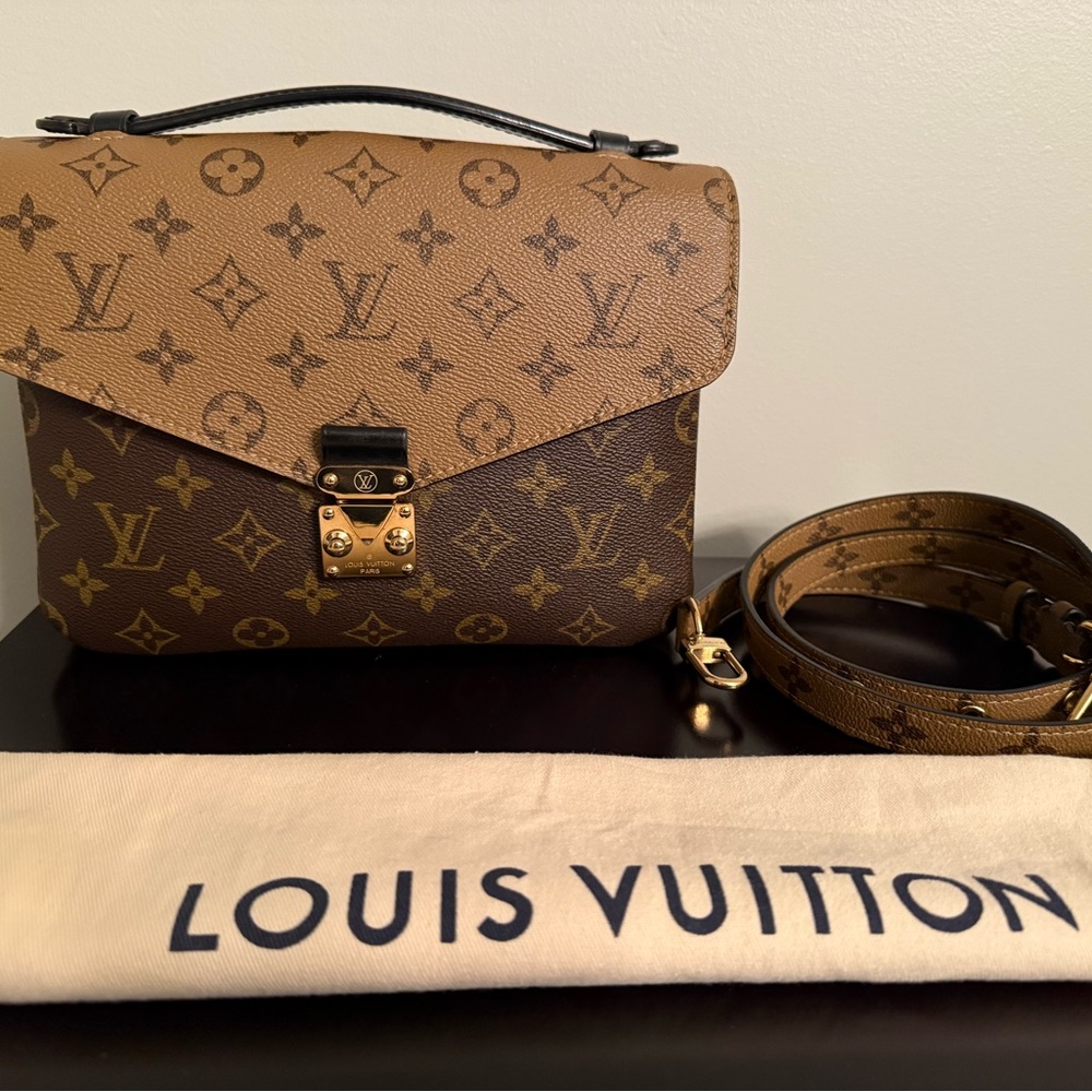 Louis Vuitton Pochette Metis Reverse Monogram